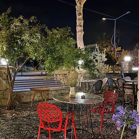 Lui Alaçatı Hotel *